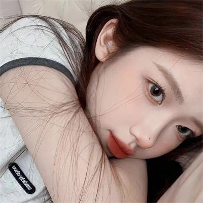 黑暗中的两个人
